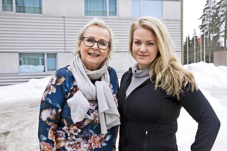 bilde av lisbeth og charlotte 