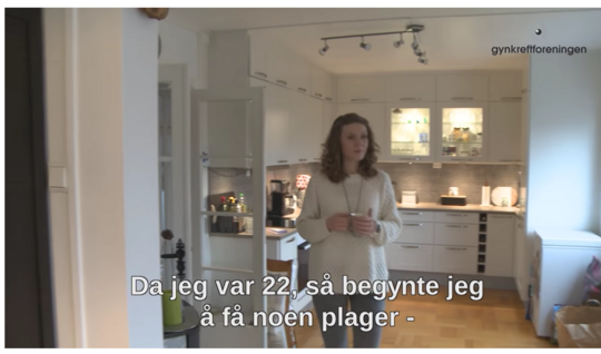 Stillbilde fra film hvor Dorthe forteller om sin kreftsykdom